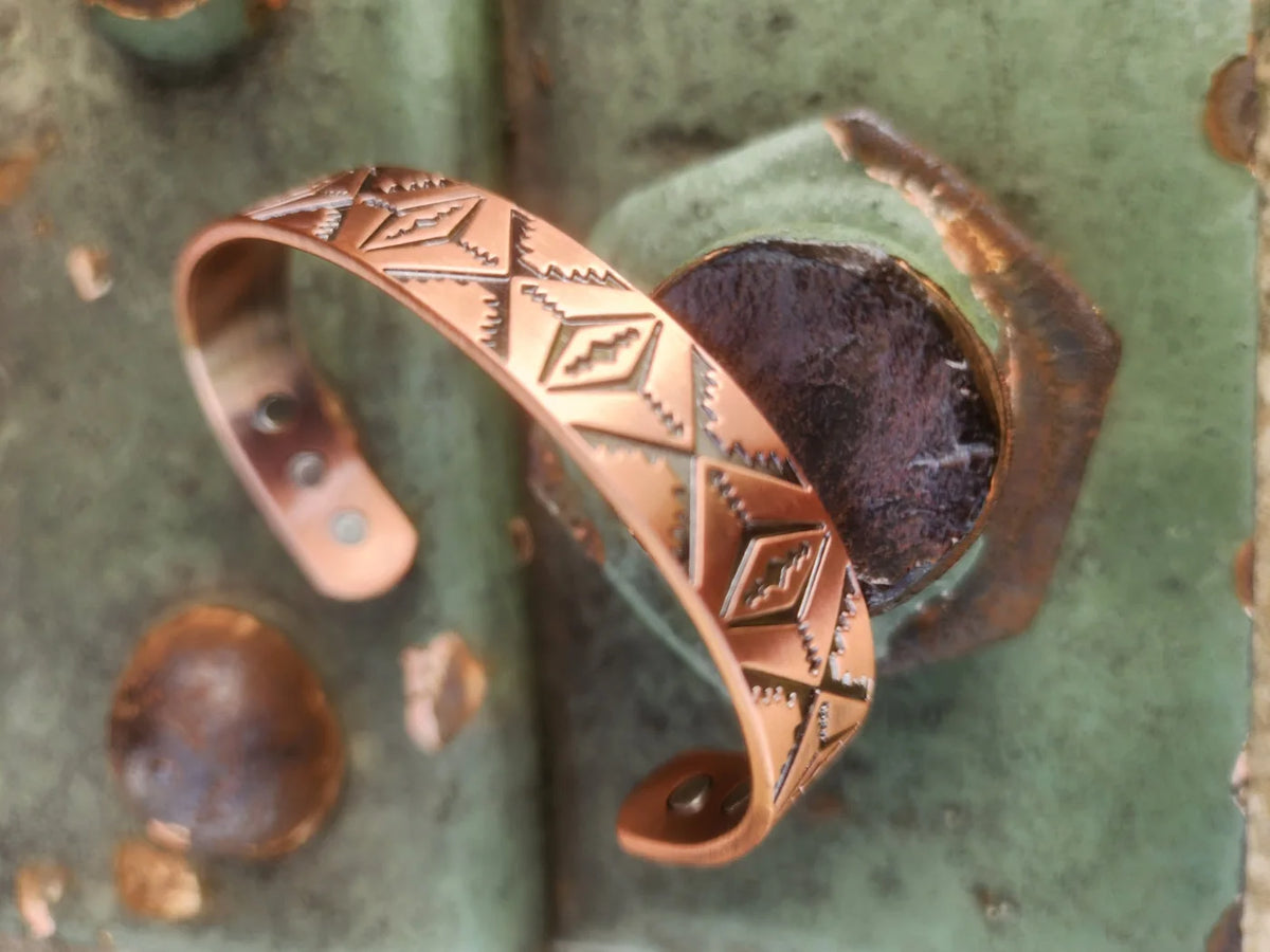 Angled view of patterned magnetic copper cuff