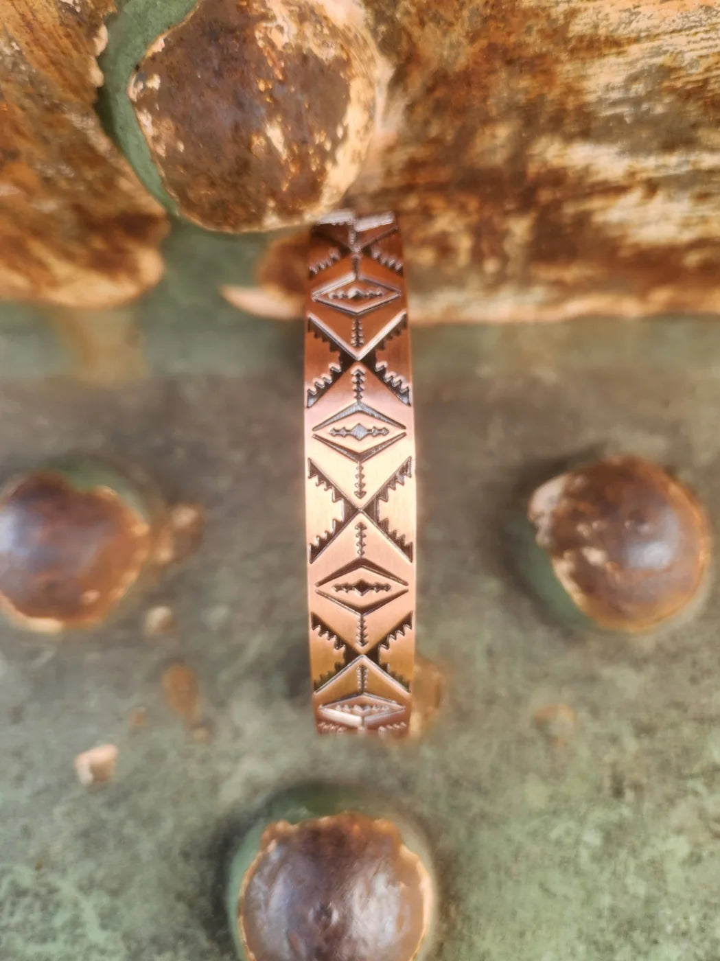 Vertical detail of diamond and zigzag motif