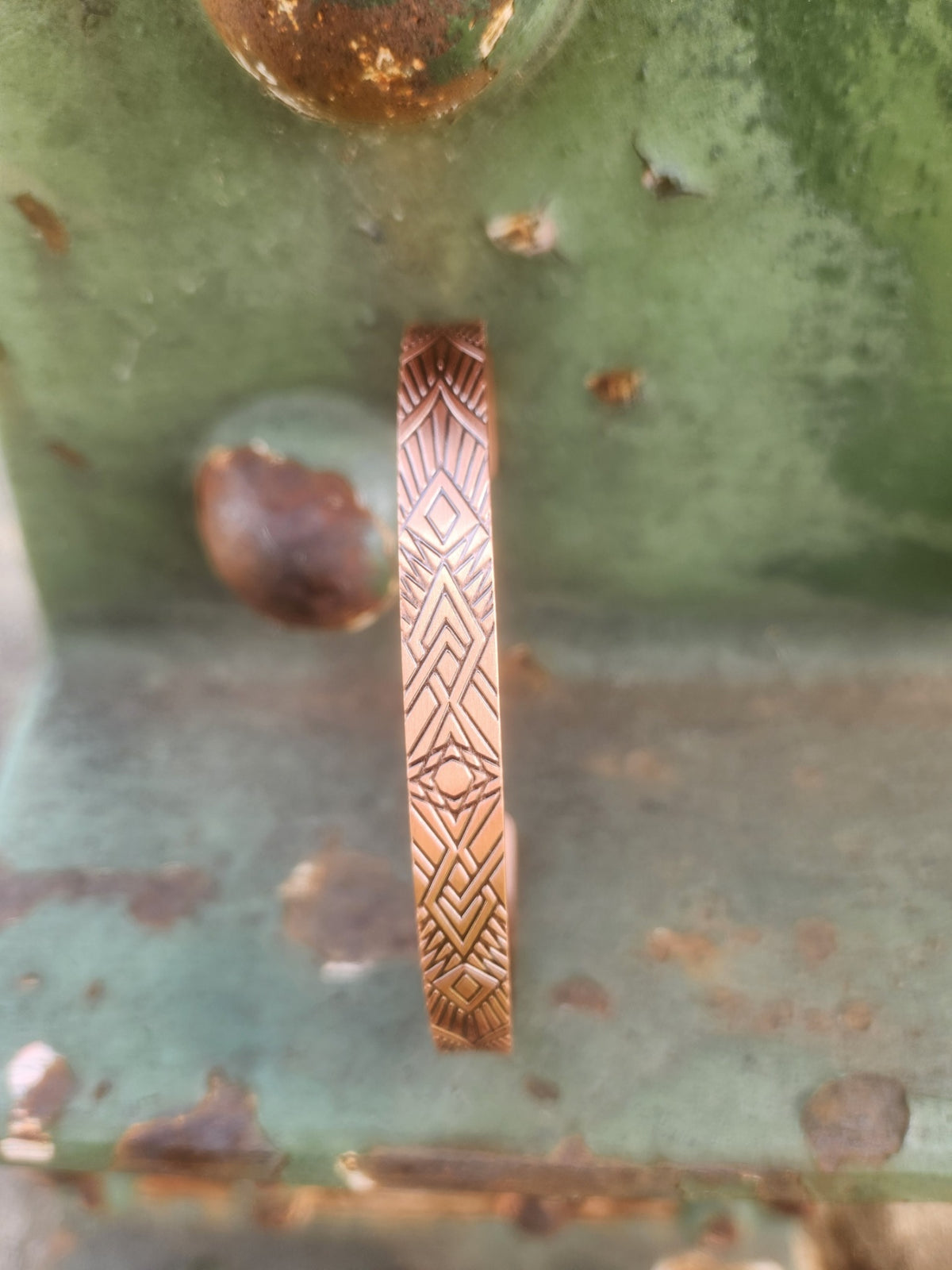Small geometric diamond cuff alternate detail